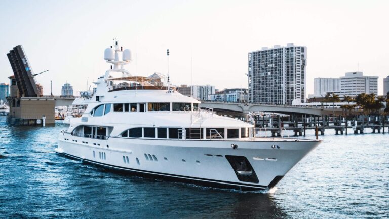 benetti 100 yacht