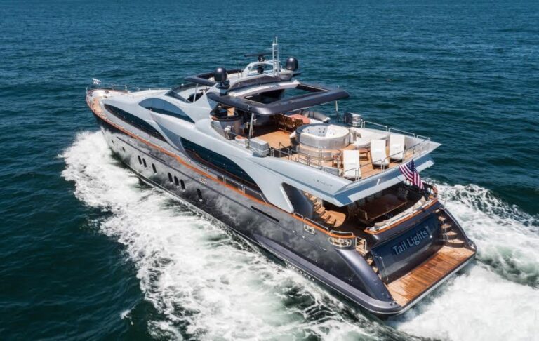 Azimut 116 for Sale