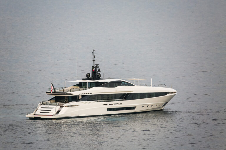 mangusta sport yacht